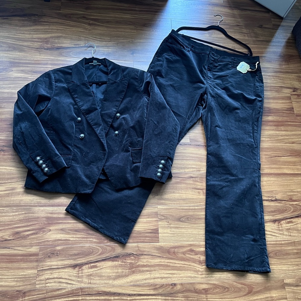 Velour Black Pantsuit plus size with Structured Jacket and Full-Length Pants